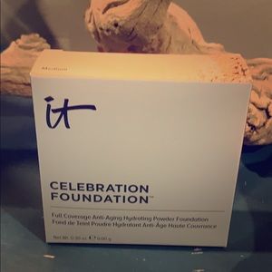 IT Celebration Foundation Medium NIB